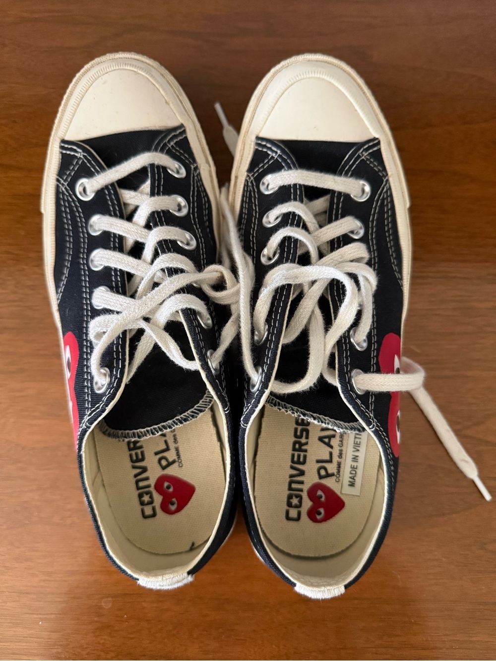 Converse Black Low-Top Sneakers with Red Heart Graphic - Picture 4 of 4